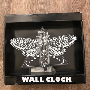 Wall clock 4Death moth